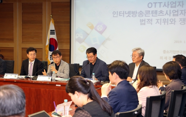 25일 서울 여의도 국회 의원회관에서 열린 OTT서비스의 법적 지위 부여 방안 토론회.